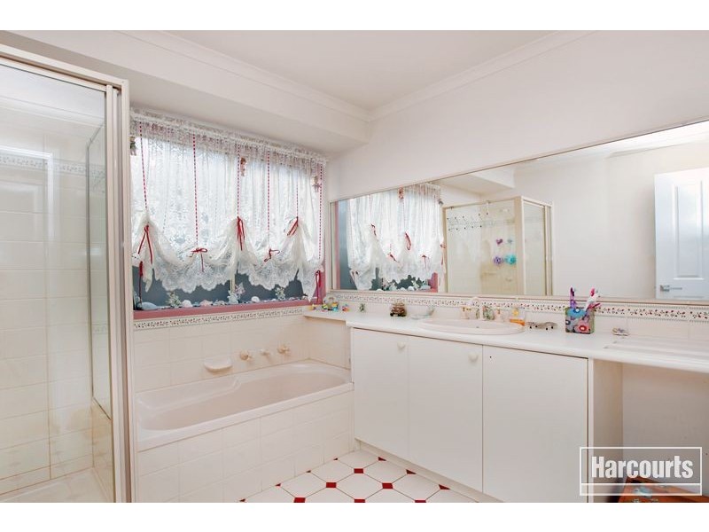 66 Dunbarton Drive, Pakenham VIC 3810