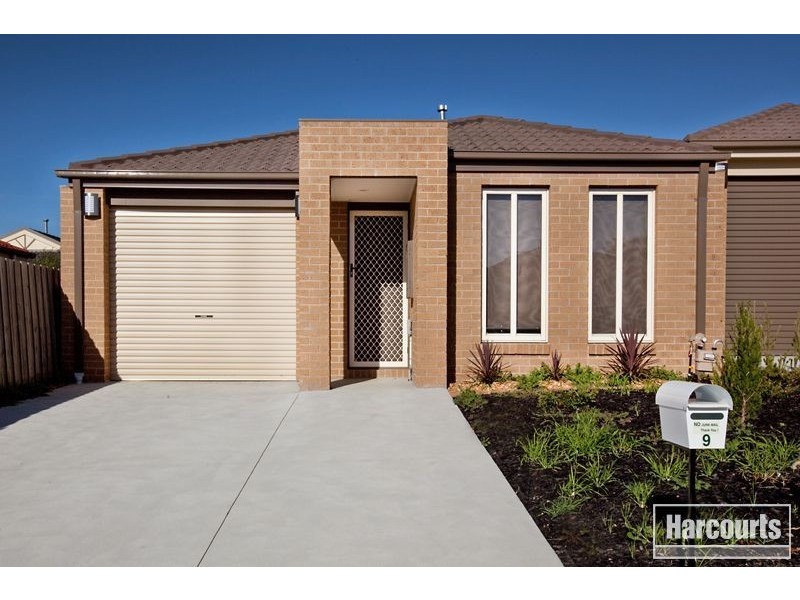 9 Ash Crescent, Pakenham VIC 3810