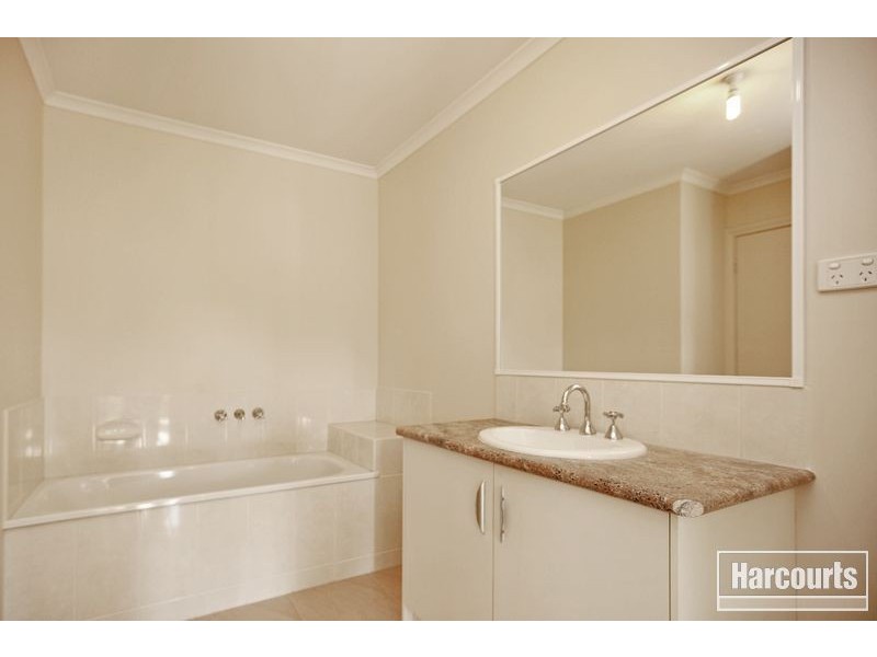 9 Ash Crescent, Pakenham VIC 3810