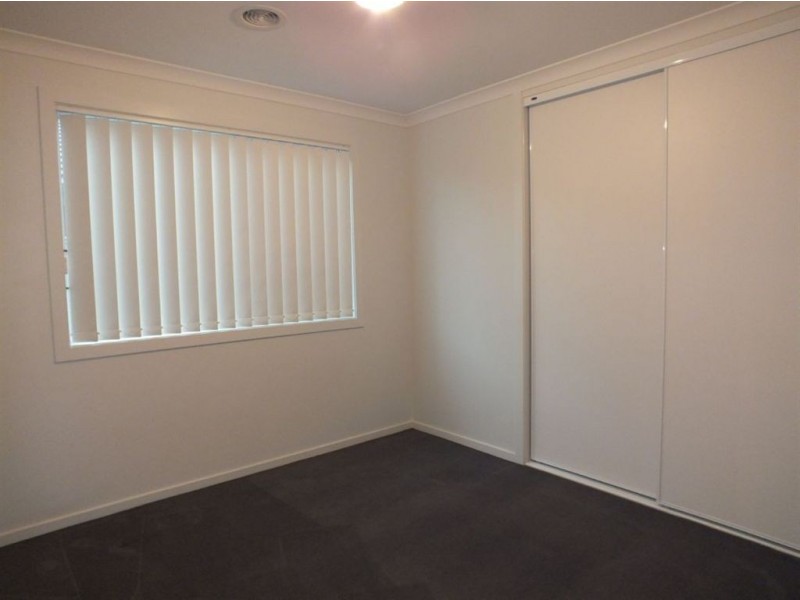 48 Serenity Street, Pakenham VIC 3810