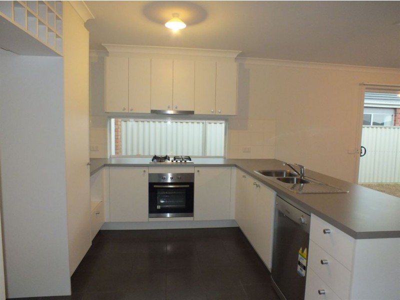 48 Serenity Street, Pakenham VIC 3810