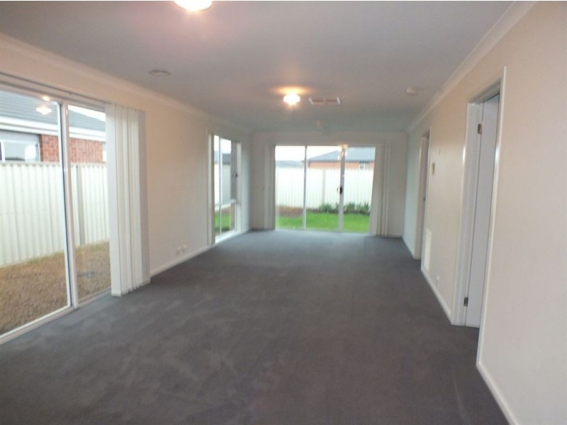 48 Serenity Street, Pakenham VIC 3810