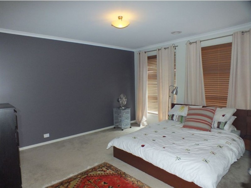 30 Scarlet Crescent, Pakenham VIC 3810