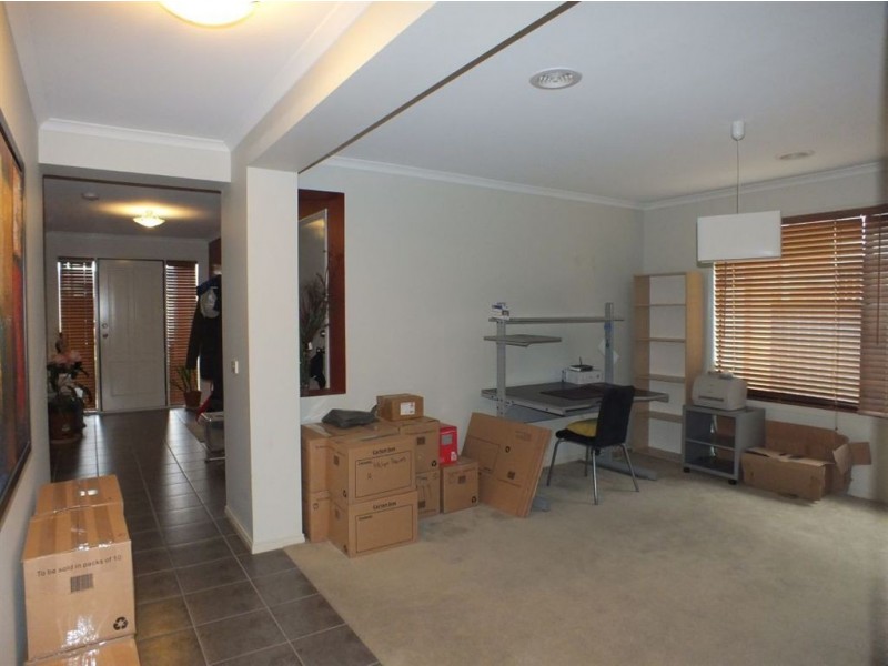 30 Scarlet Crescent, Pakenham VIC 3810