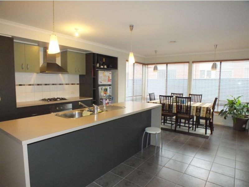 30 Scarlet Crescent, Pakenham VIC 3810