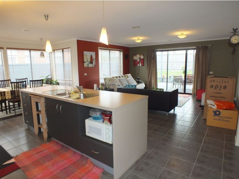 30 Scarlet Crescent, Pakenham VIC 3810