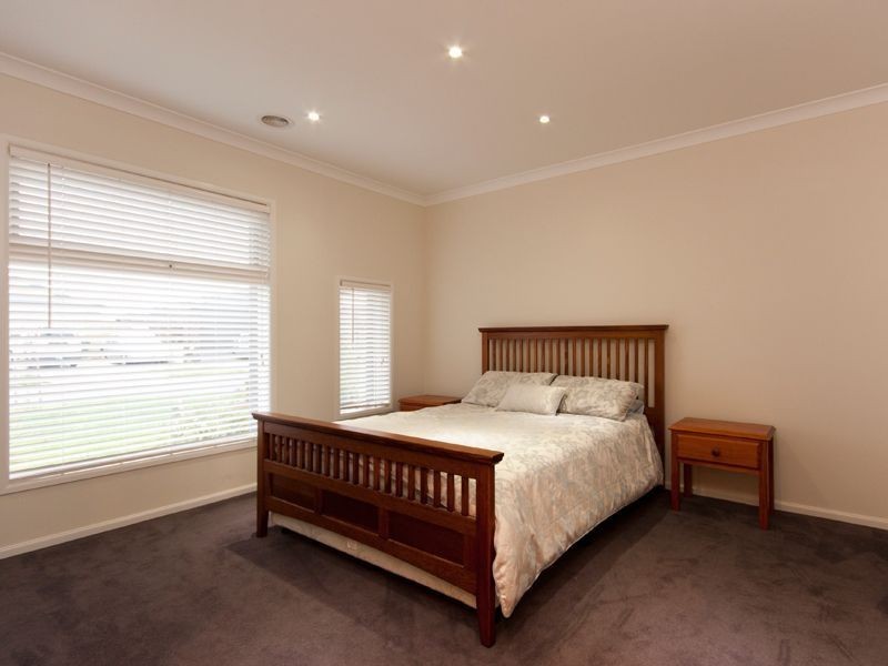 27 Salvia Avenue, Pakenham VIC 3810