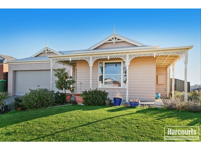 8 Killarney Crescent, Pakenham VIC 3810