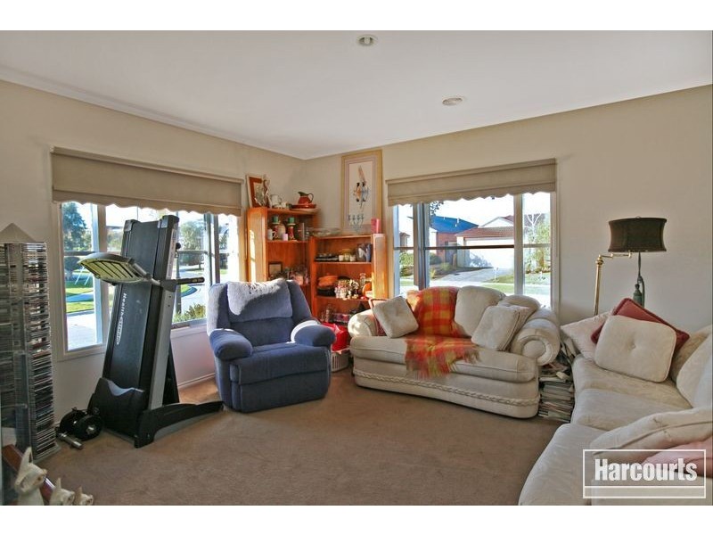 8 Killarney Crescent, Pakenham VIC 3810