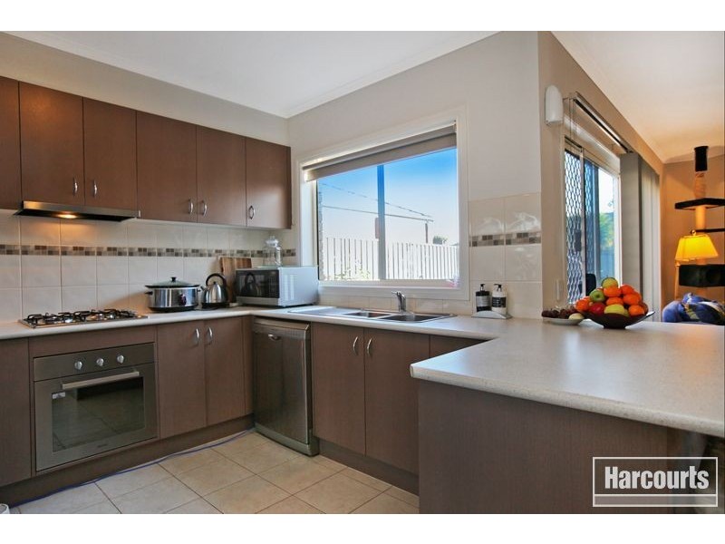 8 Killarney Crescent, Pakenham VIC 3810