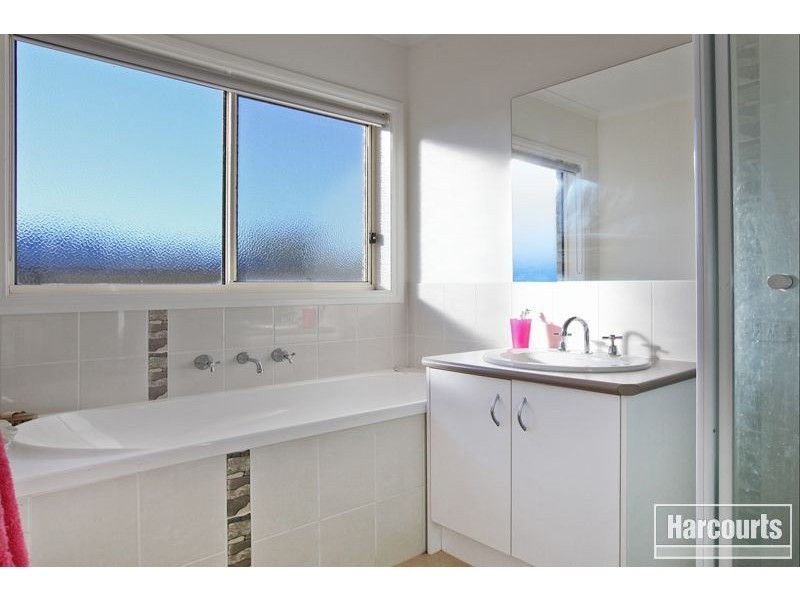 8 Killarney Crescent, Pakenham VIC 3810