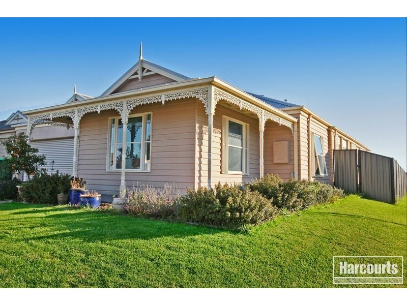 8 Killarney Crescent, Pakenham VIC 3810