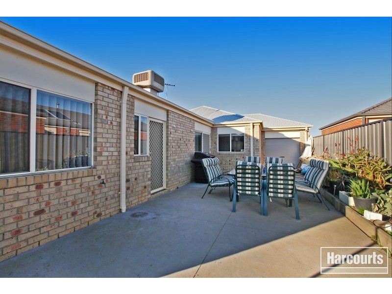 8 Killarney Crescent, Pakenham VIC 3810