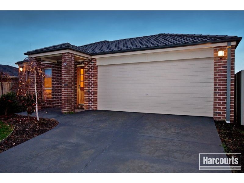 12 Wonboyn Close, Pakenham VIC 3810