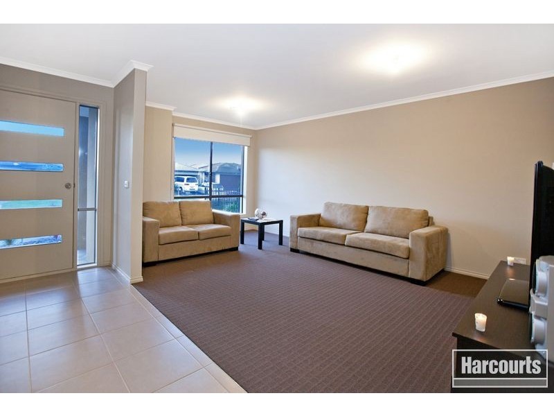 6 Wild Cherry Avenue, Pakenham VIC 3810