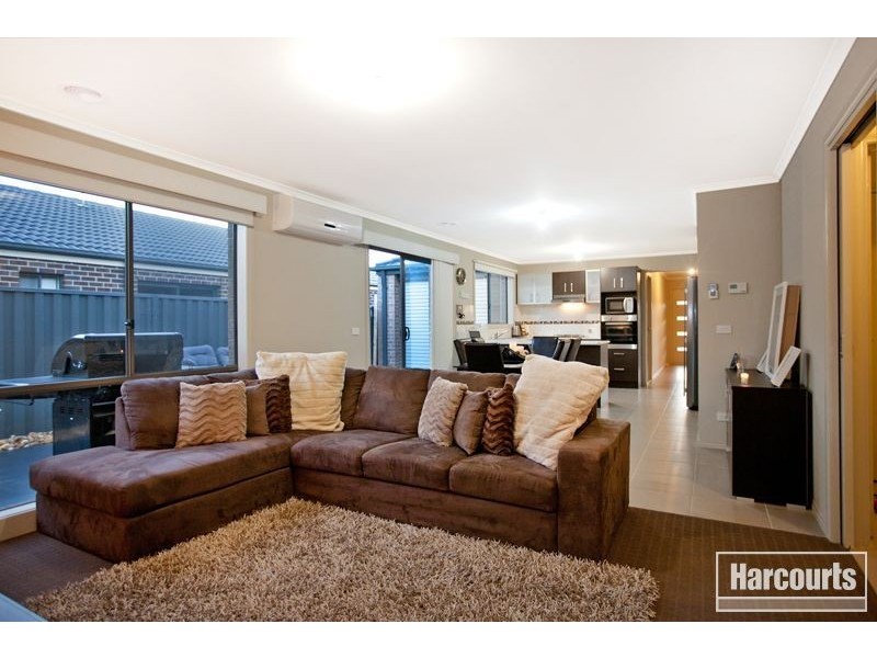 6 Wild Cherry Avenue, Pakenham VIC 3810