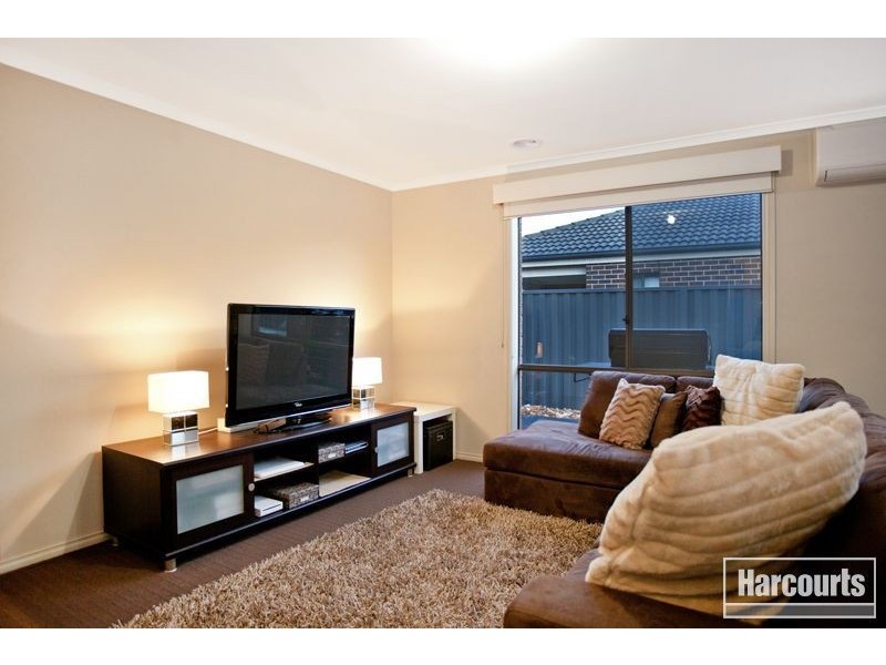 6 Wild Cherry Avenue, Pakenham VIC 3810