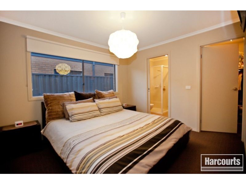 6 Wild Cherry Avenue, Pakenham VIC 3810
