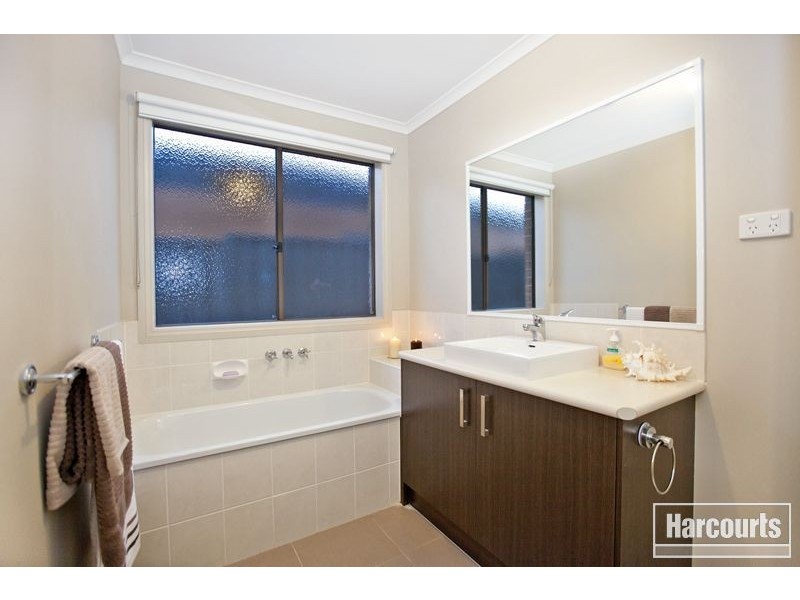6 Wild Cherry Avenue, Pakenham VIC 3810