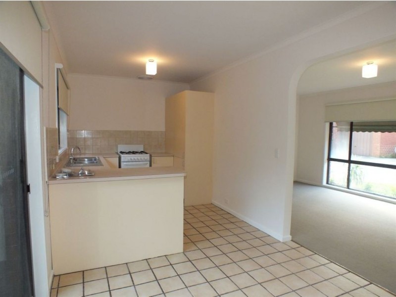 3/2 Tania Court, Pakenham VIC 3810