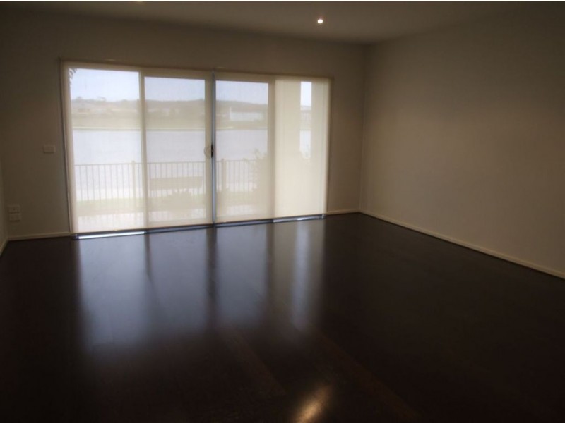 3/2 The Entrance, Pakenham VIC 3810