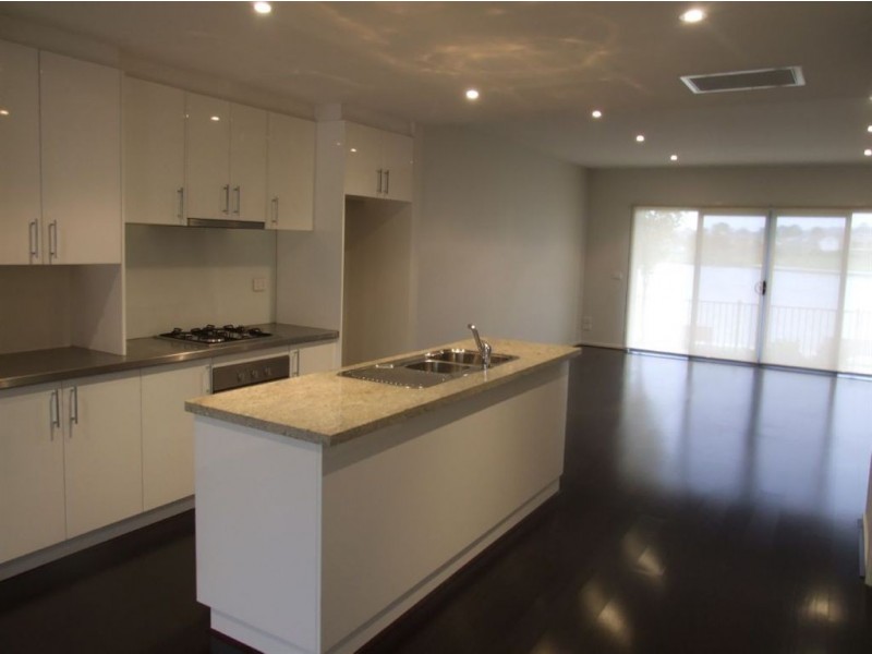 3/2 The Entrance, Pakenham VIC 3810