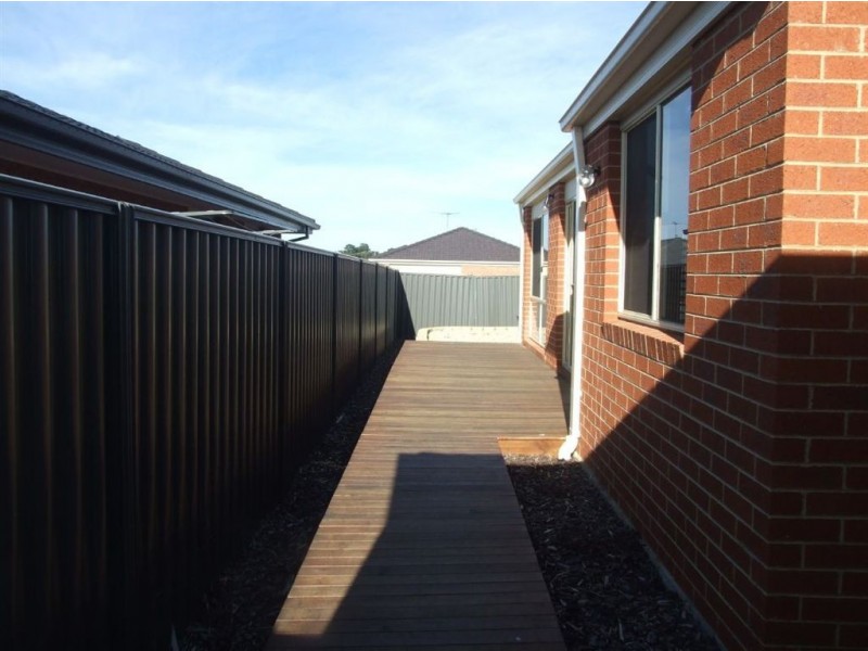 11 Orchard Valley Avenue, Pakenham VIC 3810