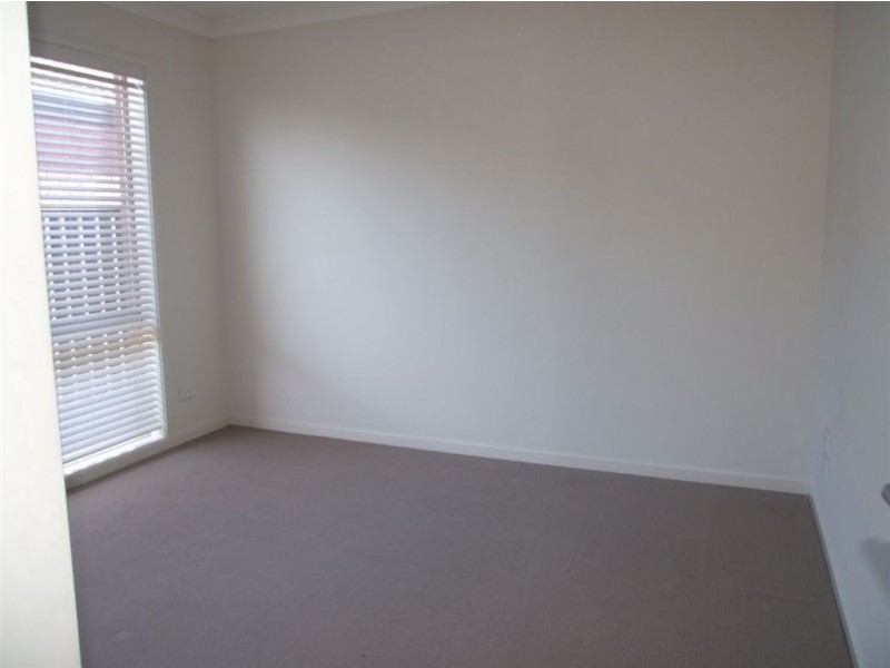 11 Orchard Valley Avenue, Pakenham VIC 3810