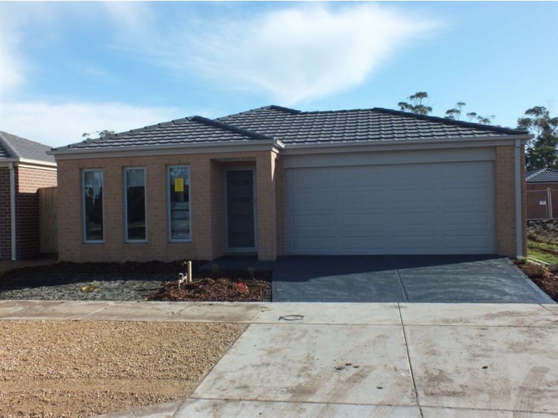 84 Fallingwater Drive, Pakenham VIC 3810