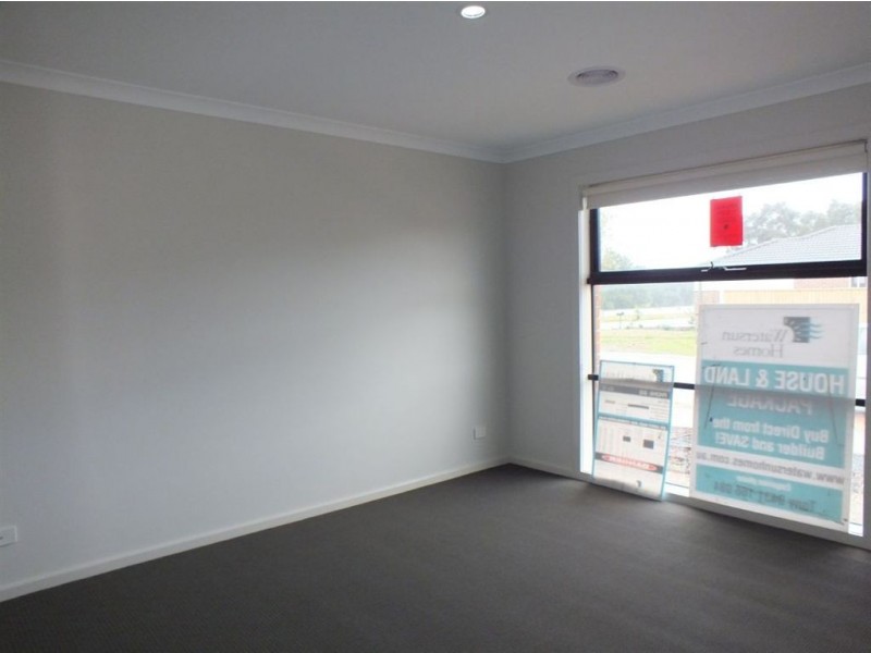 84 Fallingwater Drive, Pakenham VIC 3810