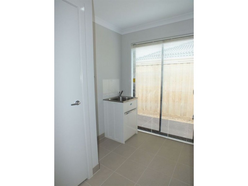 84 Fallingwater Drive, Pakenham VIC 3810