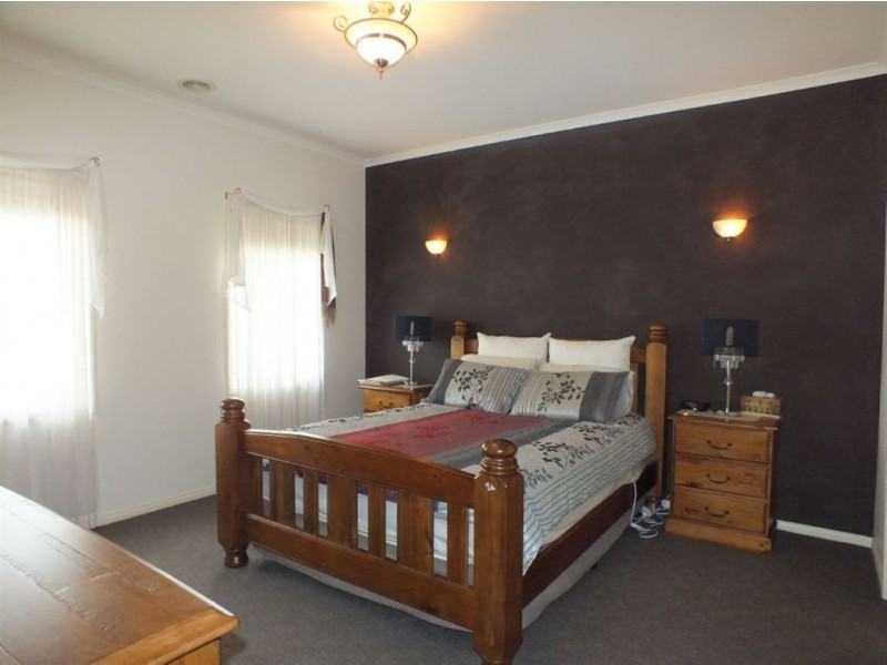 50 Flinders Chase, Pakenham VIC 3810