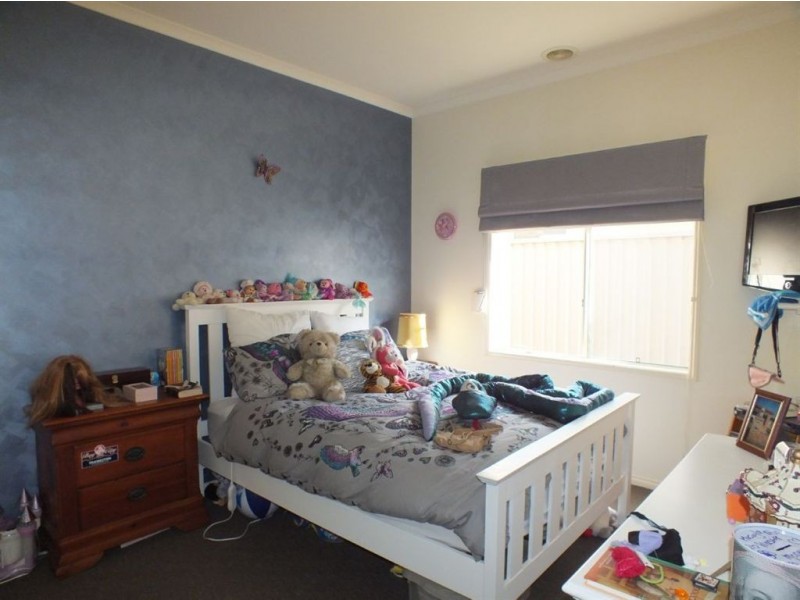 50 Flinders Chase, Pakenham VIC 3810