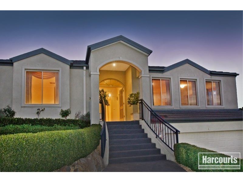 16 Highland Drive, Pakenham VIC 3810