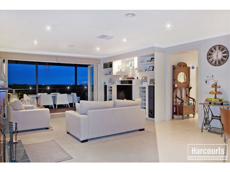 16 Highland Drive, Pakenham VIC 3810