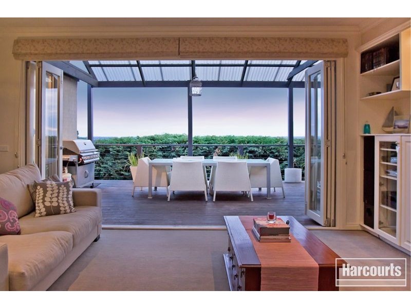 16 Highland Drive, Pakenham VIC 3810