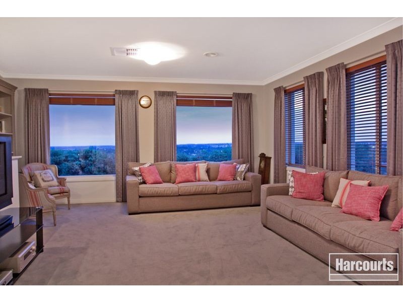 16 Highland Drive, Pakenham VIC 3810