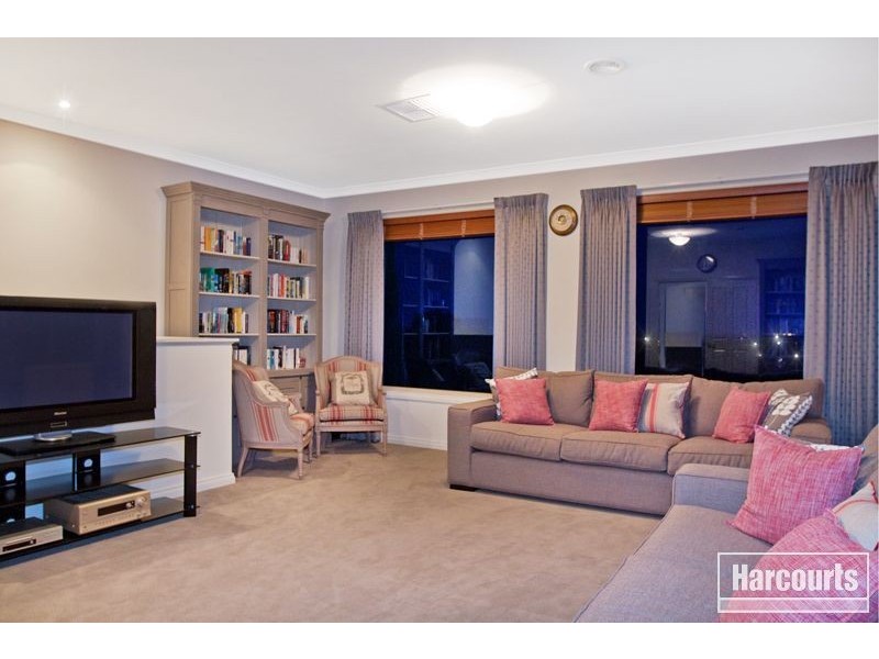 16 Highland Drive, Pakenham VIC 3810