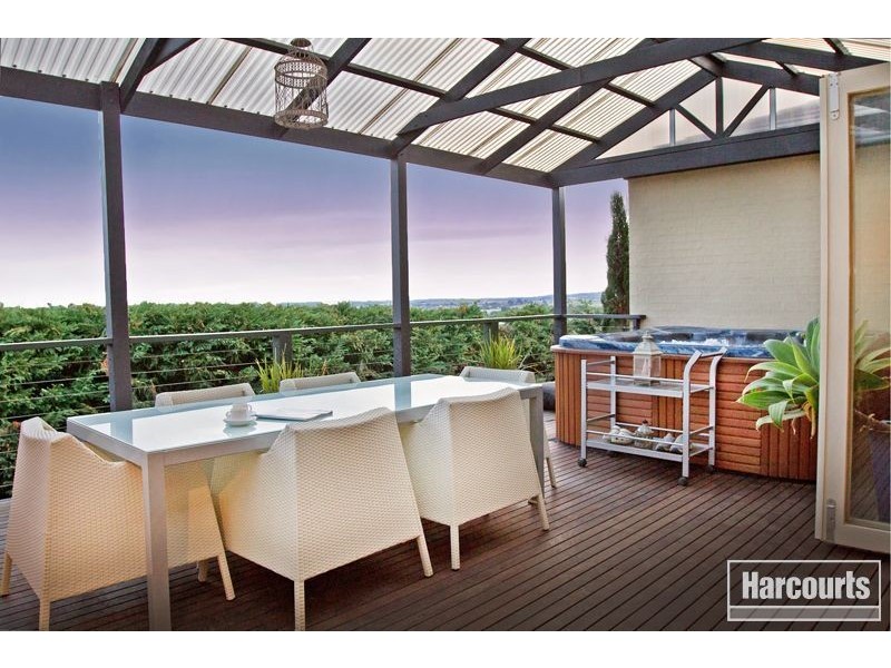 16 Highland Drive, Pakenham VIC 3810