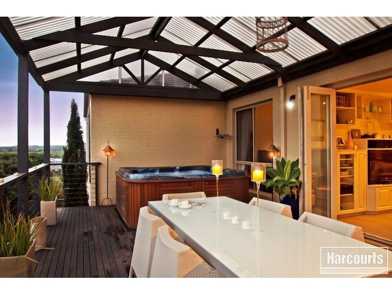 16 Highland Drive, Pakenham VIC 3810