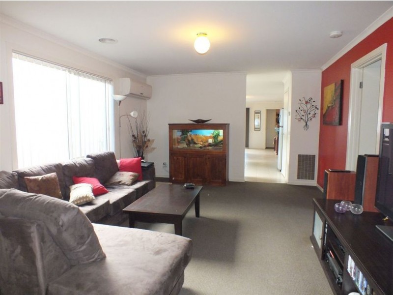 70 Pommel Street, Pakenham VIC 3810