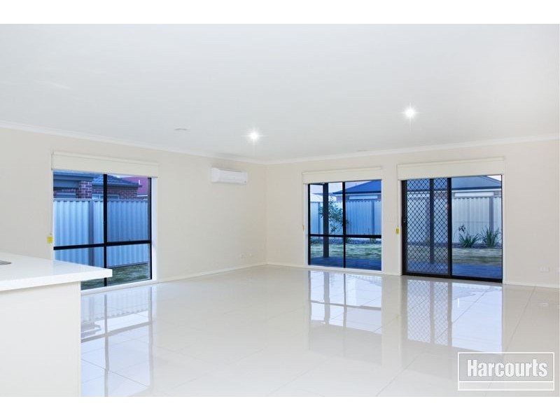 21 Edenbrook Circuit, Pakenham VIC 3810