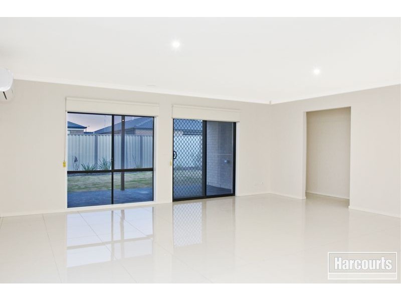 21 Edenbrook Circuit, Pakenham VIC 3810