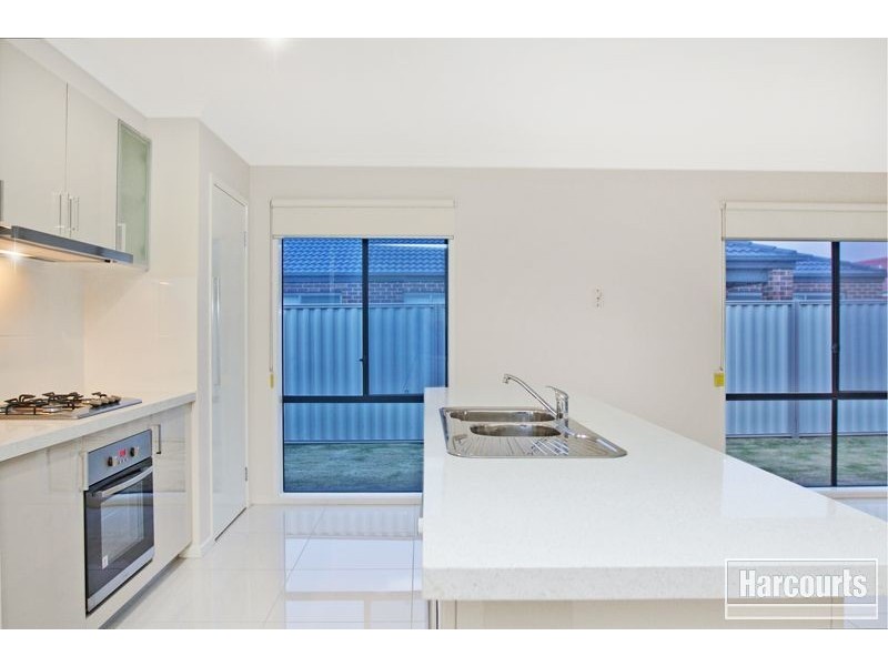 21 Edenbrook Circuit, Pakenham VIC 3810