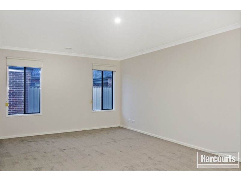 21 Edenbrook Circuit, Pakenham VIC 3810