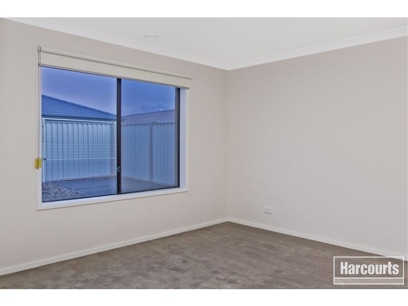 21 Edenbrook Circuit, Pakenham VIC 3810