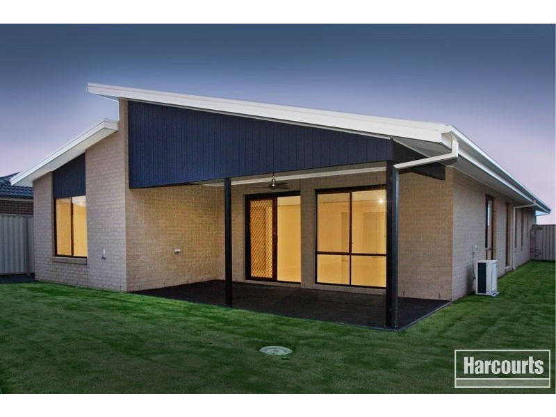 21 Edenbrook Circuit, Pakenham VIC 3810