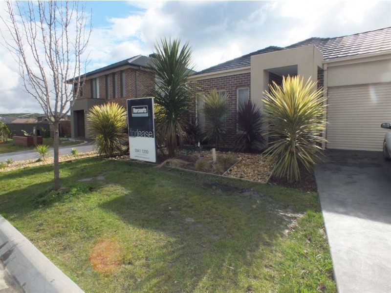 19 Westwood Grove, Pakenham VIC 3810