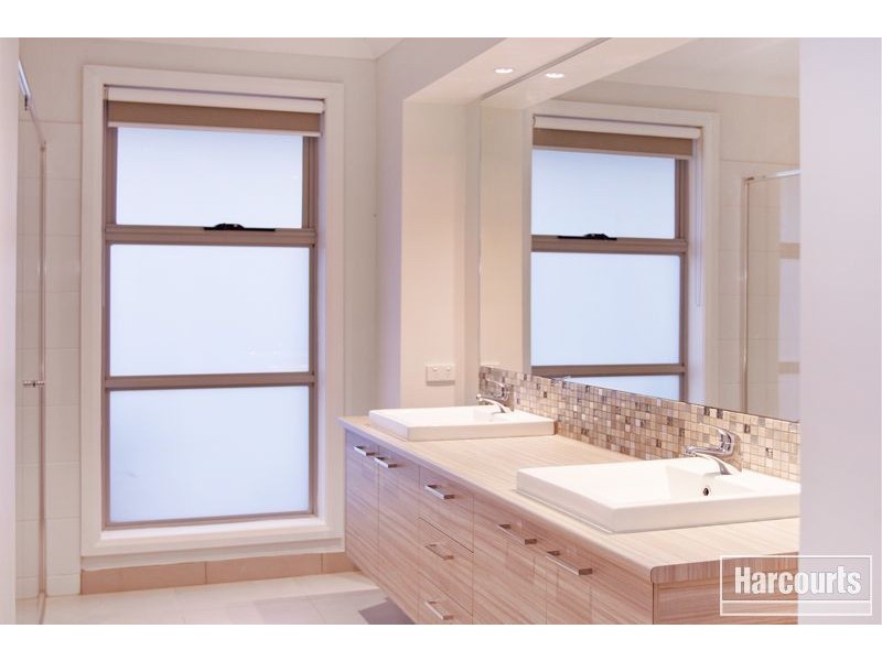 20 Villella Drive, Pakenham VIC 3810