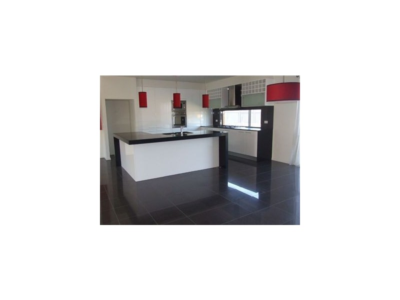 8 Wild Cherry Ave, Pakenham VIC 3810